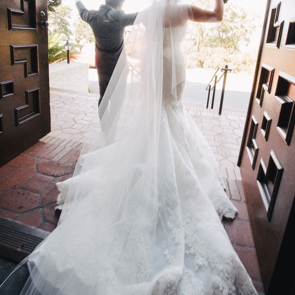 Bridal Gown - Enzoani Dakota Elegant Wedding Gown - Picture 8 of 16